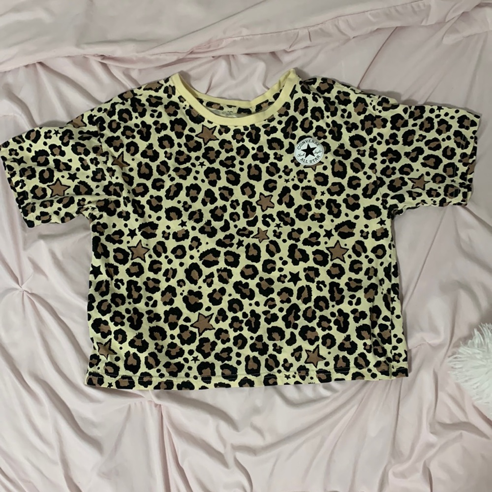 This is a loose shirt from Converse.